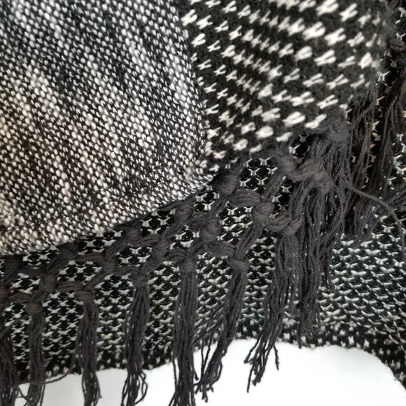 Flying Tomato Womens Black White Asymmetrical Fringe Open Front Cardigan Medium - Picture 4 of 5